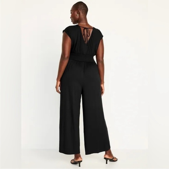 NWT! Old Navy Black Waist-Defined Shirred Jumpsuit - Multiple 🤎 - Picture 5 of 13